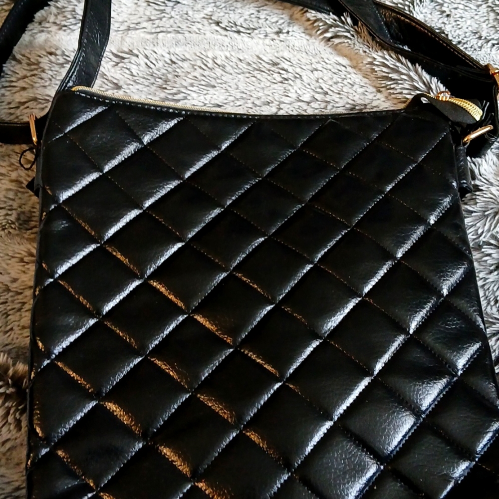 Black shoulder bag